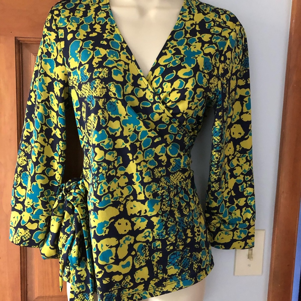 Woman’s Wrap Top